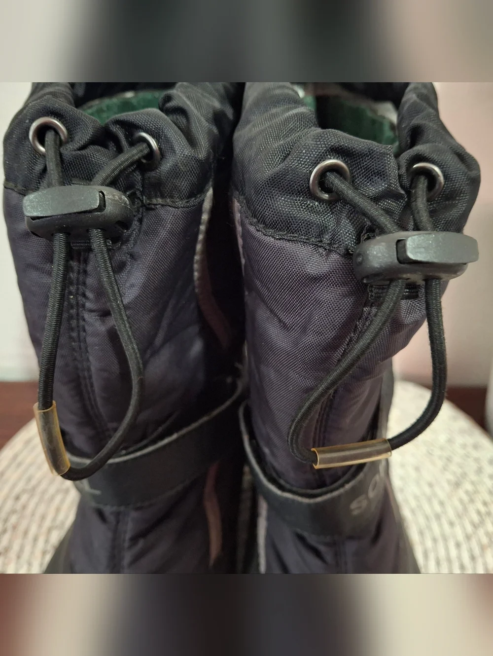 Sorel Black Insulated Snow Boots with Drawstring Top Size 4.